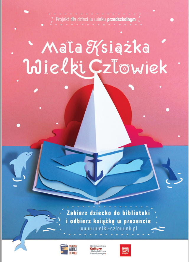 Grafika plakat Biały napis na różowym tle Mała Książka Wielki Człowiek. Otwarta książka, morze, statek, delfinyi